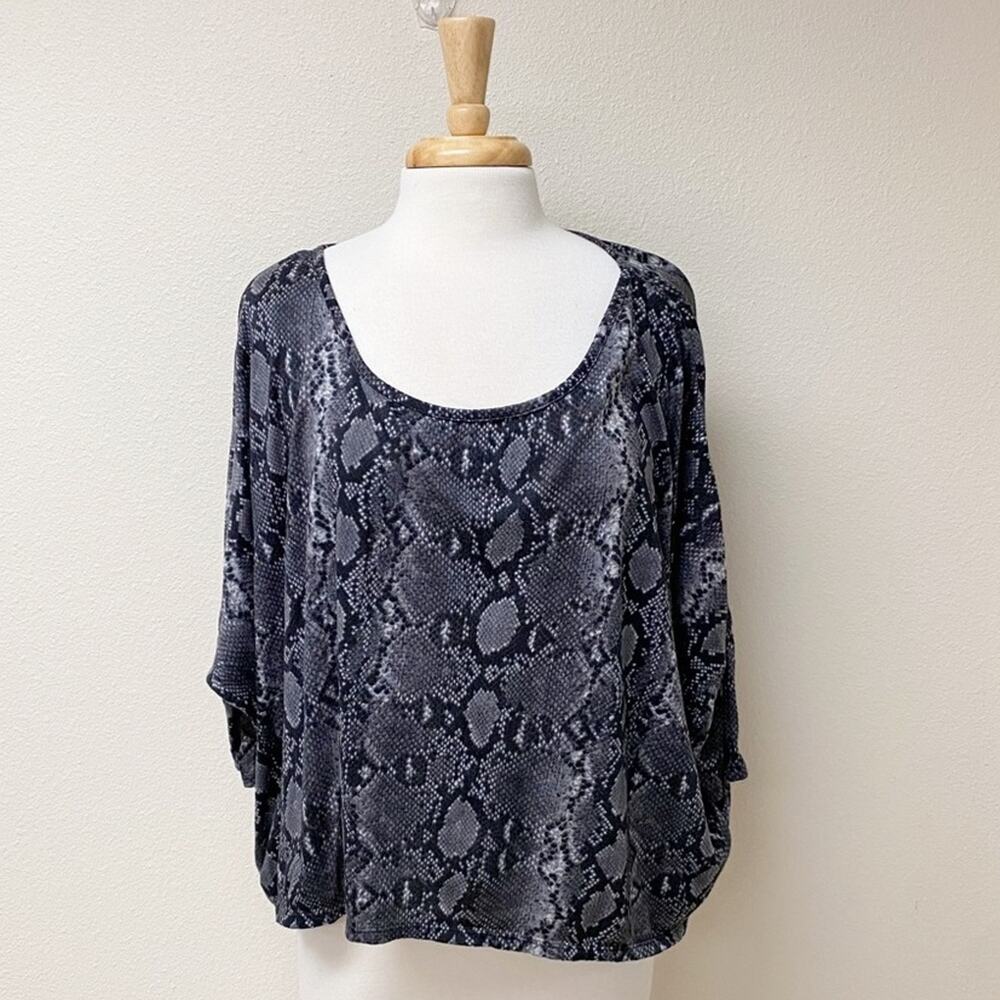 Express Oversized Top Snakeskin Print Grey Black M